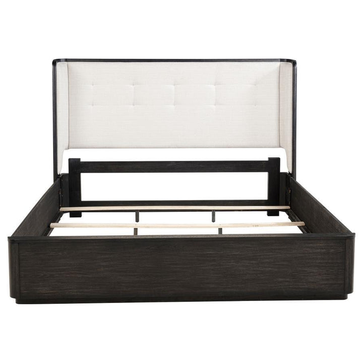Leandro - Wingback Bed